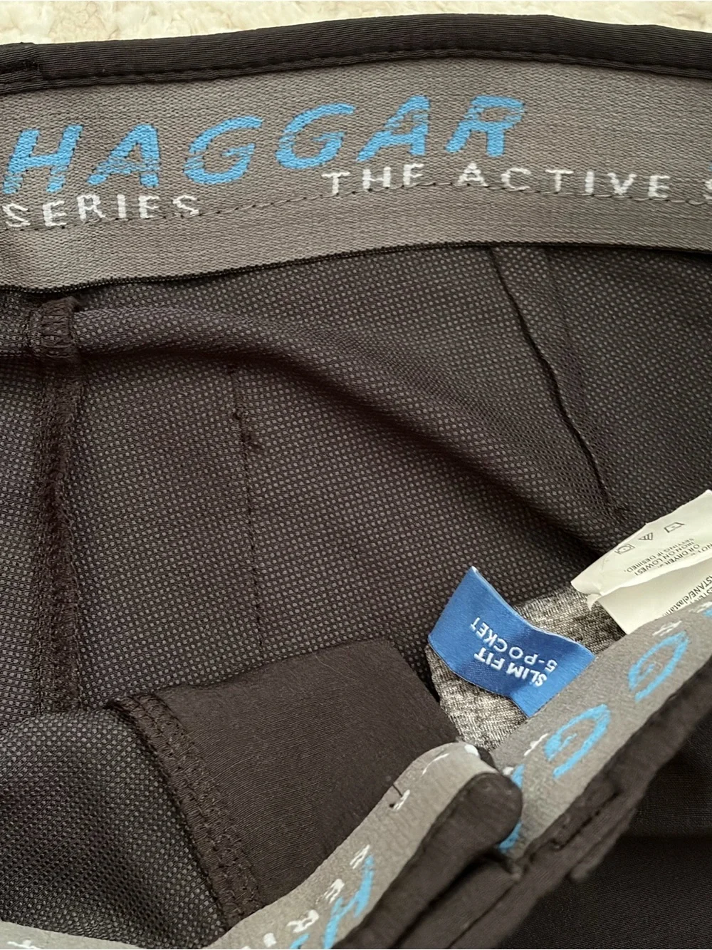 Haggar Men's active series, tech pants Black Lightweight Dress Pants 30x32